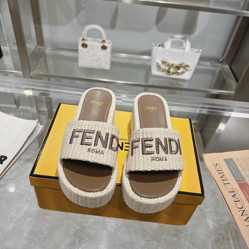 Fendi Slipper-23